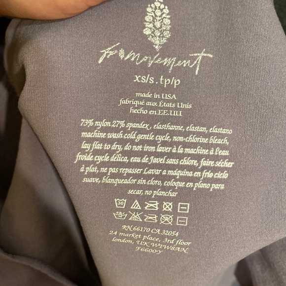 NEW Free People Movement Two Piece Set long sleeve top and cropped crop leggings - Picture 4 of 9